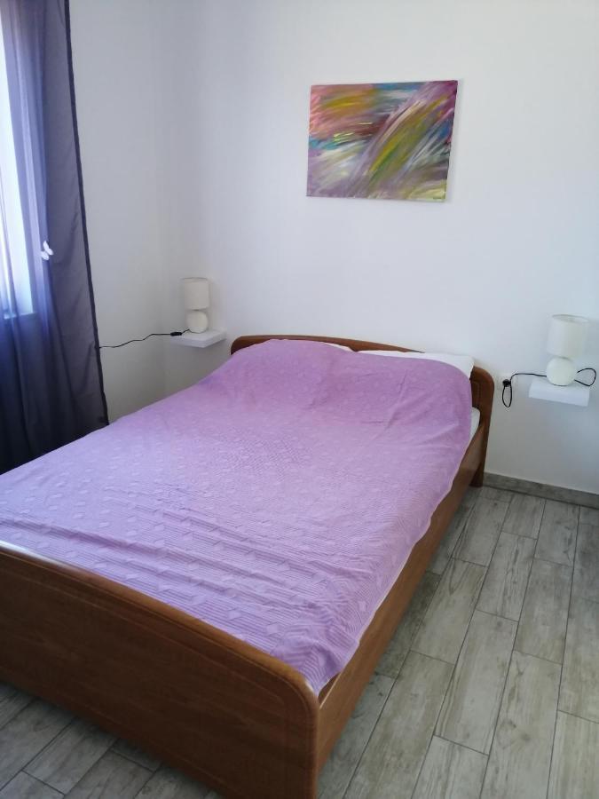 Apartmani Nevera 크르크 외부 사진