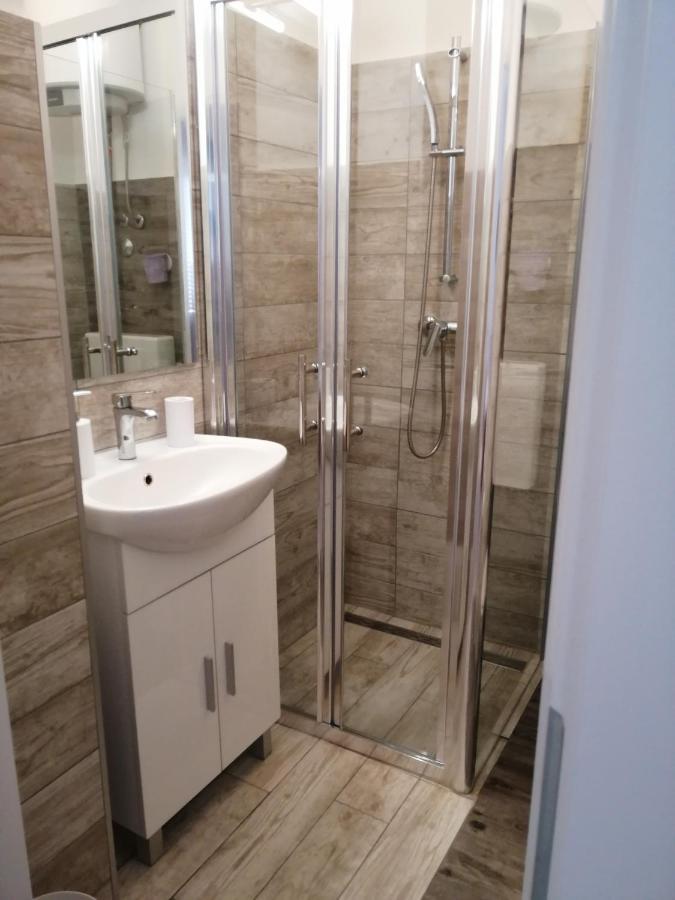 Apartmani Nevera 크르크 외부 사진