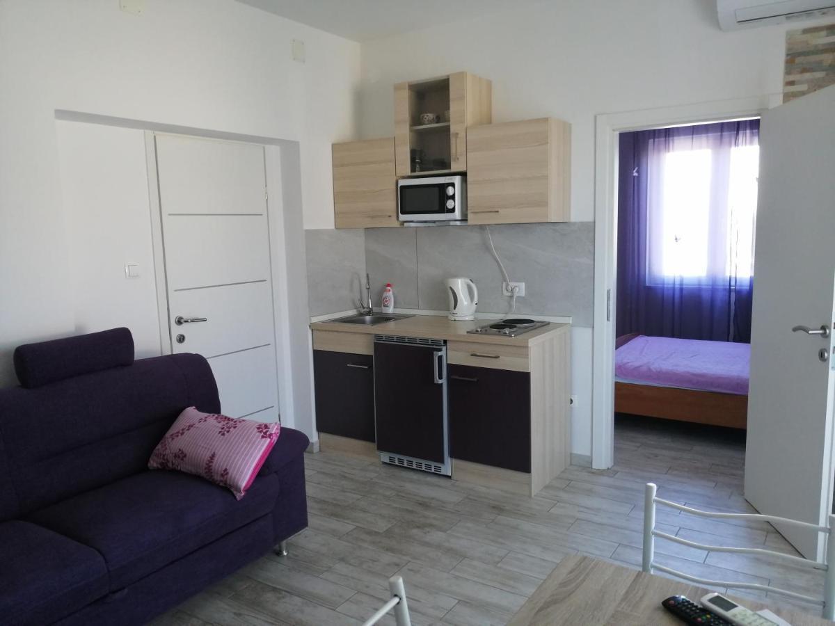 Apartmani Nevera 크르크 외부 사진