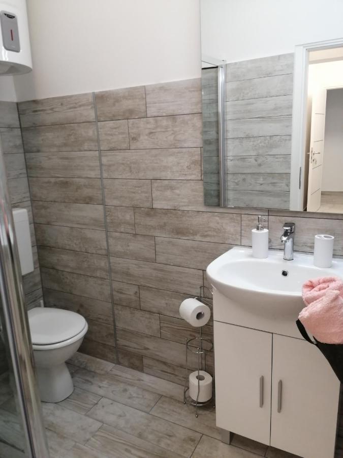Apartmani Nevera 크르크 외부 사진