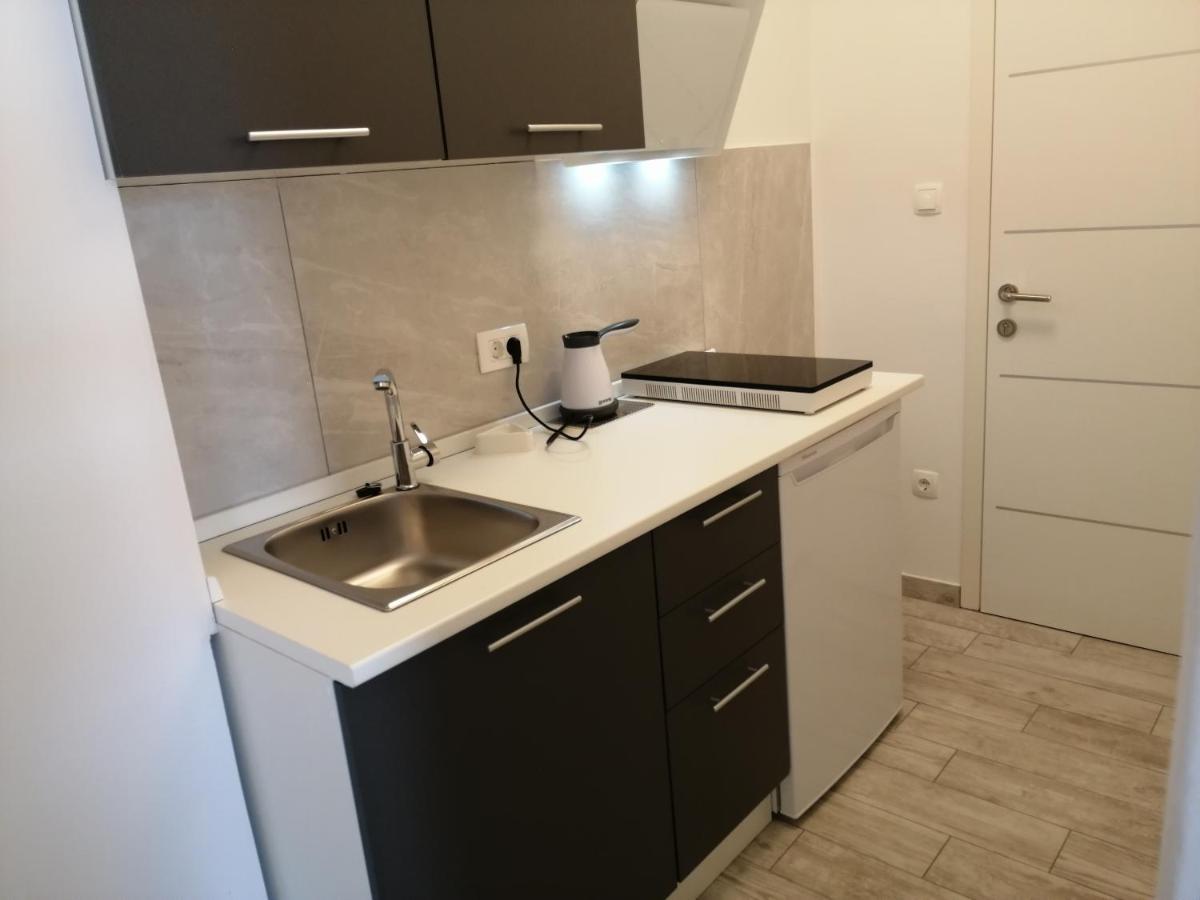 Apartmani Nevera 크르크 외부 사진
